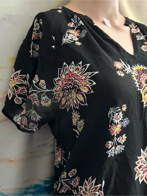 Old Navy Women’s Floral Print V-Neck Women's Top Blouse Black MD - Image 4
