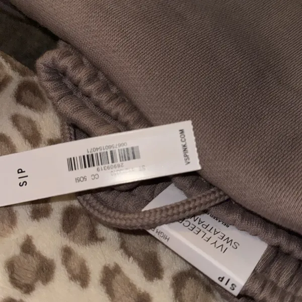 NWT Victoria's Secret PINK Ivy Fleece‎ Campus Sweatpants - Image 3