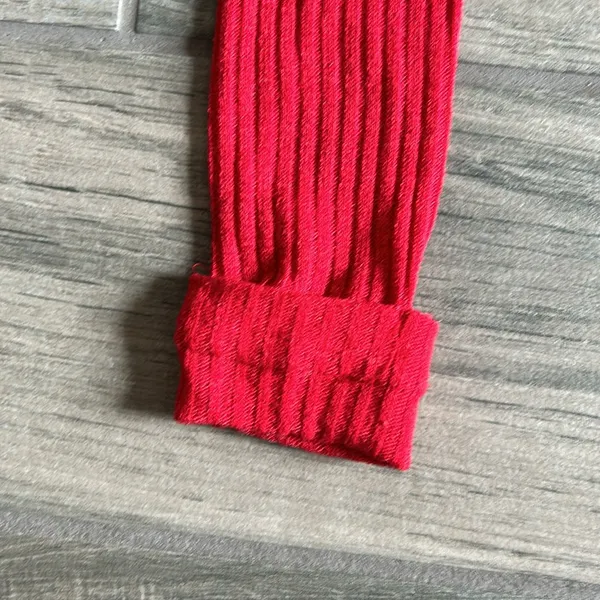 Red ribbed turtleneck with cuffed sleeves - Image 4