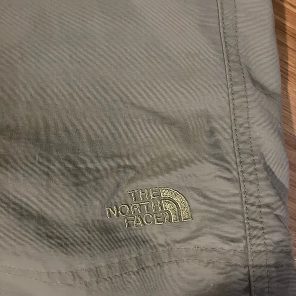 The North Face shorts‎ Size 4 - Image 5