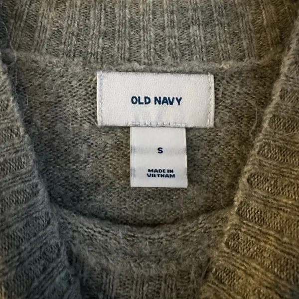 Old Navy Cute  Sweater - Image 4