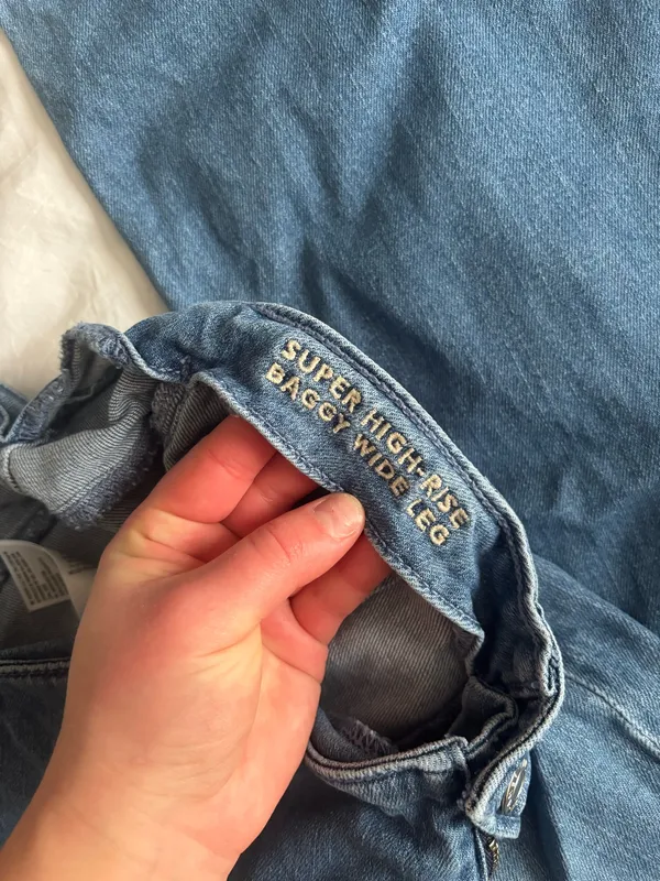 American Eagle Jeans - Image 3