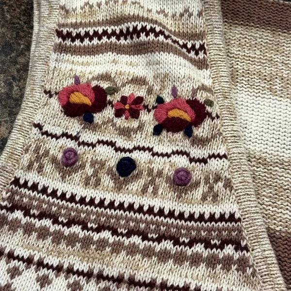 White Stag Cottagecore Sweater Vest Floral Embroidered Boho Grandma Fair Isle Nordic Large - Image 4