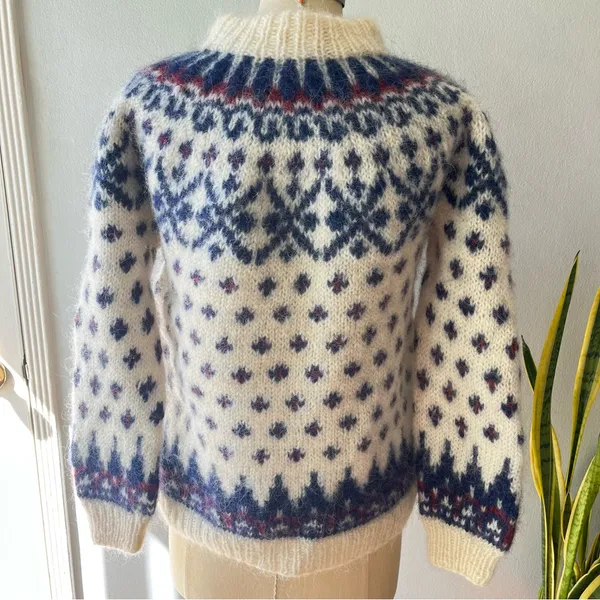 Handmade Vtg. Hand Knit Scandinavian Wool & Mohair Fair Isle Sweater• Sz M/L - Image 3