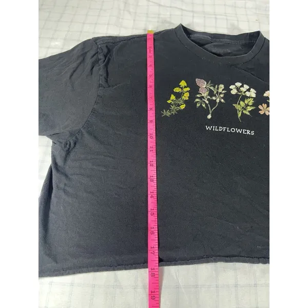 Wildflowers Cropped Graphic T-Shirt Black Raw Hem Floral Boxy Short Sleeve - Image 3