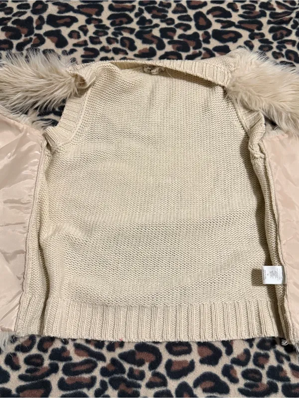 2000s vintage style cream faux fur vest - Image 4