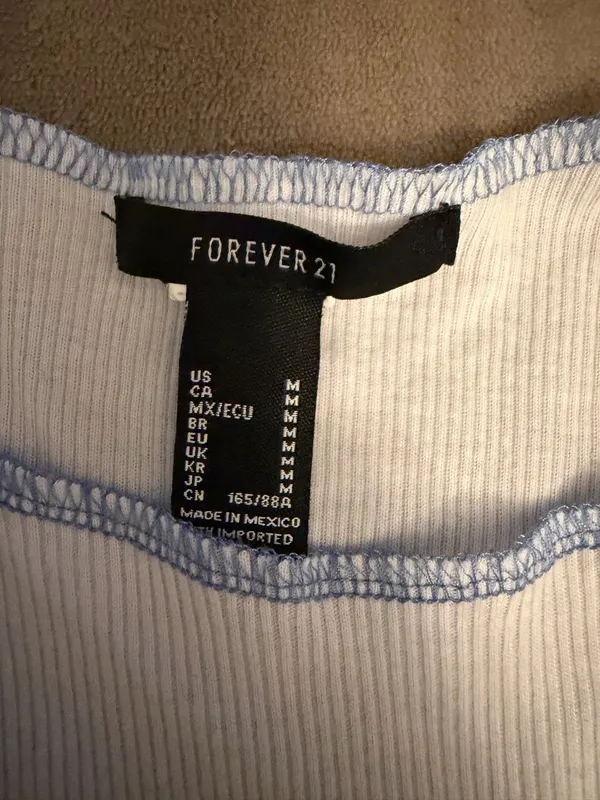 Blue and white forever 21 cropped tank top - Image 3