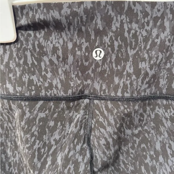 Lululemon Black Patterned Leggings - Image 3