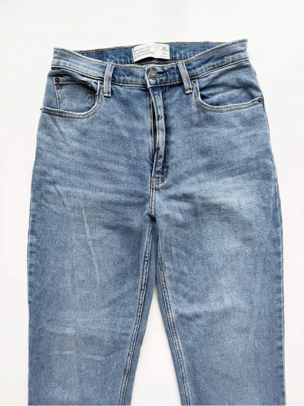 Abercrombie & Fitch 90’s Straight Ultra High Rise Jeans Size 6 - Image 3