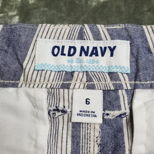 Old‎ Navy Striped Cuffed Shorts - Image 2
