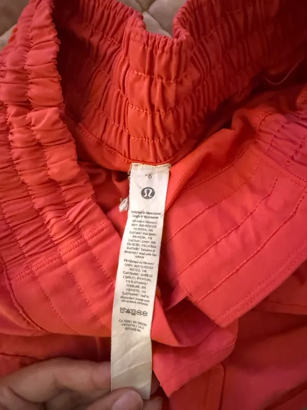 Lululemon Shorts Hotty Hot 2.5" Sonic Pink - Image 4