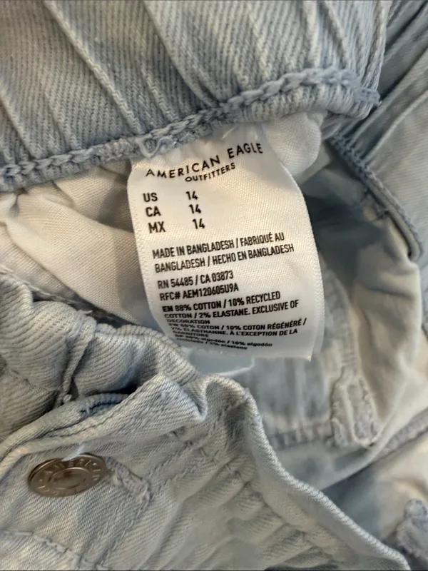 American Eagle Paperbag Waist Mom Short in Light Wash Size 14 - C45-008 - Image 4