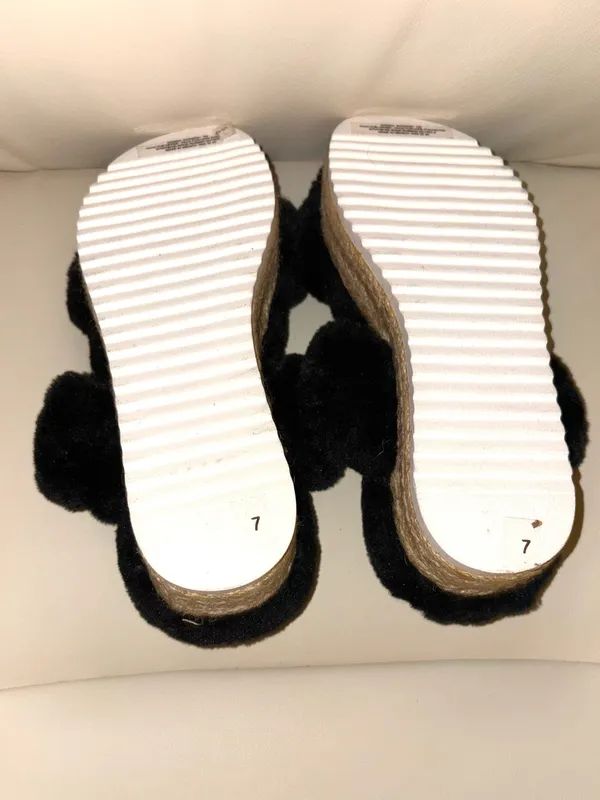 Steven By Steve Madden black faux leather platform slippers, specifically the Katana model, size 7 - Image 4