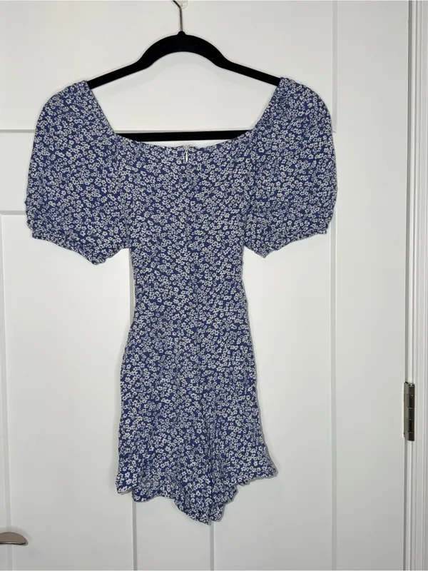 Blue and White Floral Puff Sleeve Romper - Image 2