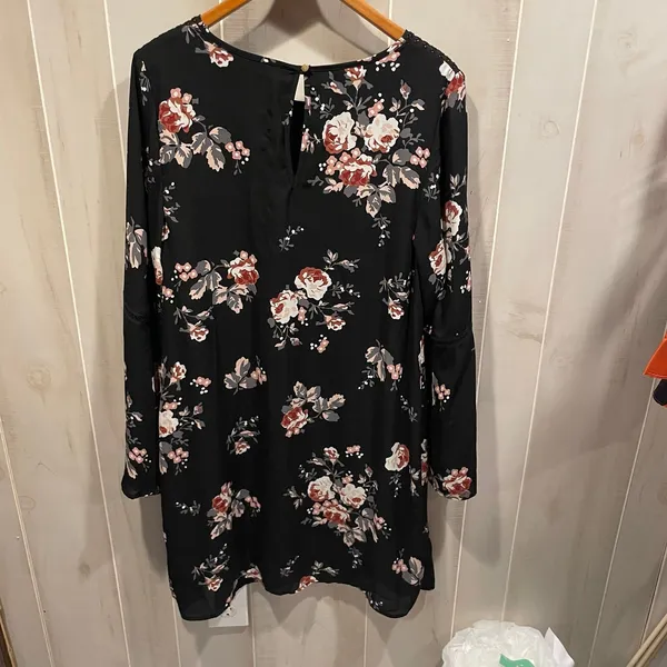 Cute flowy floral bell sleeve lattice trim midi dress Isabel Maternity lined - Image 5