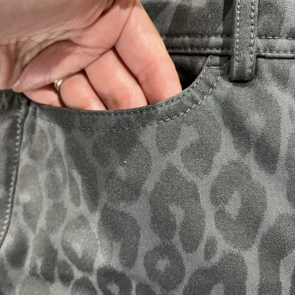 Worth New York 6 Pants Grey Leopard Print Stretch Straight Leg Tonal Casual Chic - Image 6