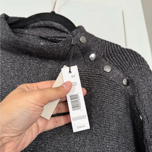 Tahari Metallic Grey Button Detail Viscose Blend Sweater MSRP$88 NWT - Image 4