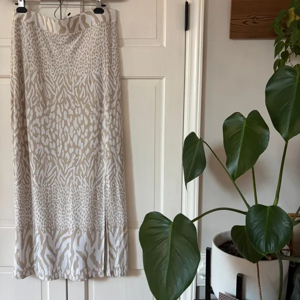 Chico’s Size 2 White‎ Tan Animal Print Maxi Skirt Slit Pull On Chicos Size Large - Image 2