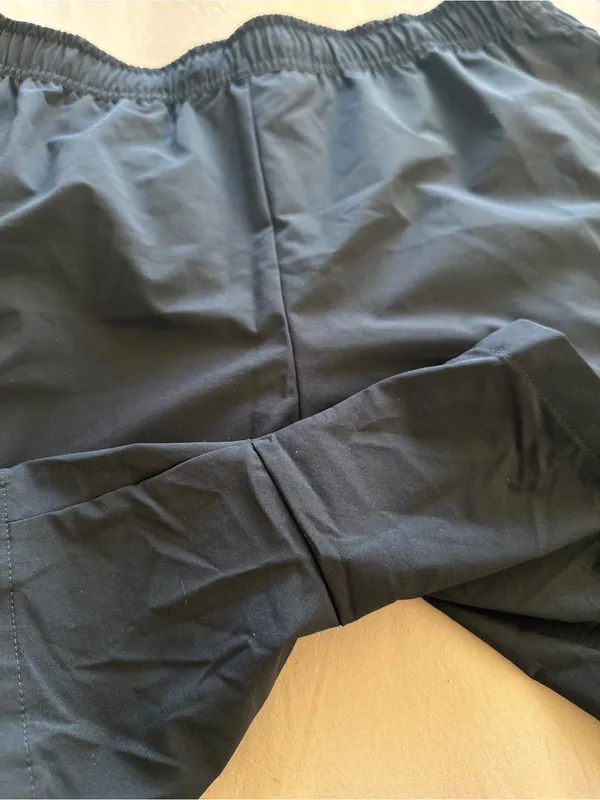 ON RUNNING CLOUD Focus Shorts in Black NWT Sz Large - Image 4