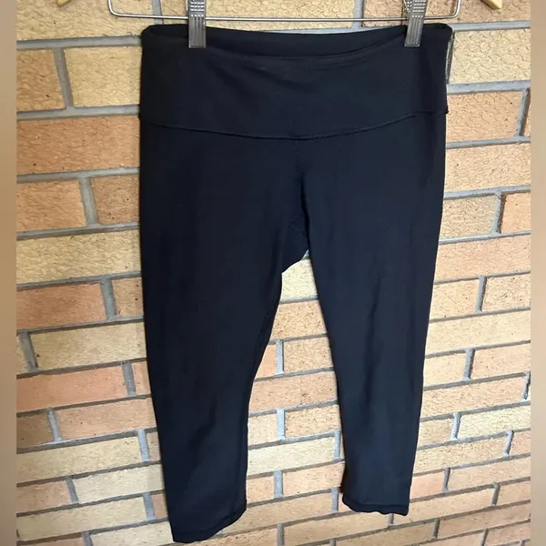 Lululemon Solid Black Straight Leggings Tights Cropped Women’s Size 4 - Image 3