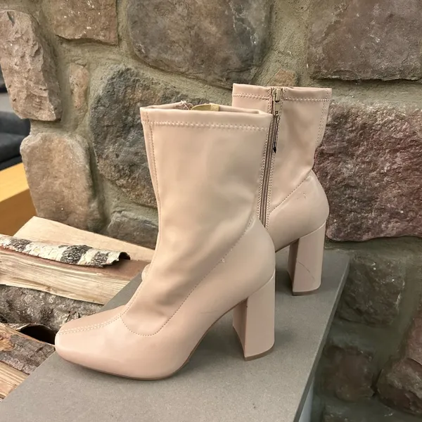 Boots Forever 21 Chic Beige Heeled Boots 7 1/2 - Image 7