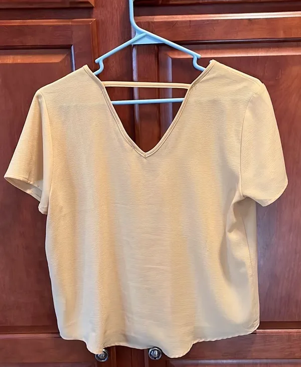 Light Mustard Colored Blouse Gold Size M - Image 2