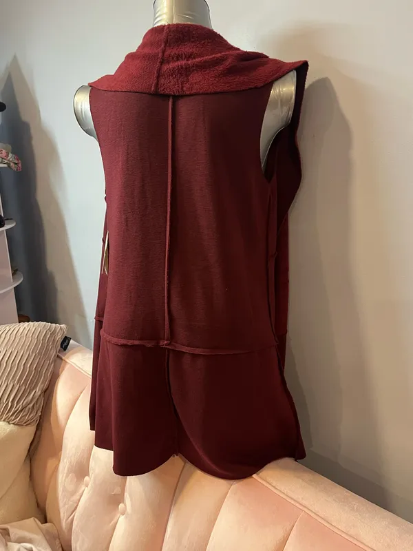 Altar'd State Burgundy Faux Fur Hooded Vest Sleeveless Open Cardigan Size M NWT - Image 2