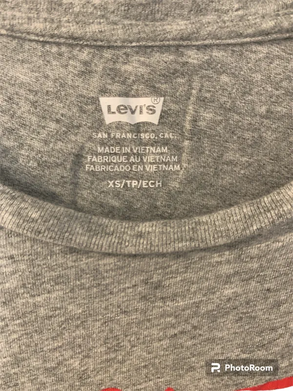 Levi's • The Perfect Tee Red Graphic Short Sleeve - Image 4