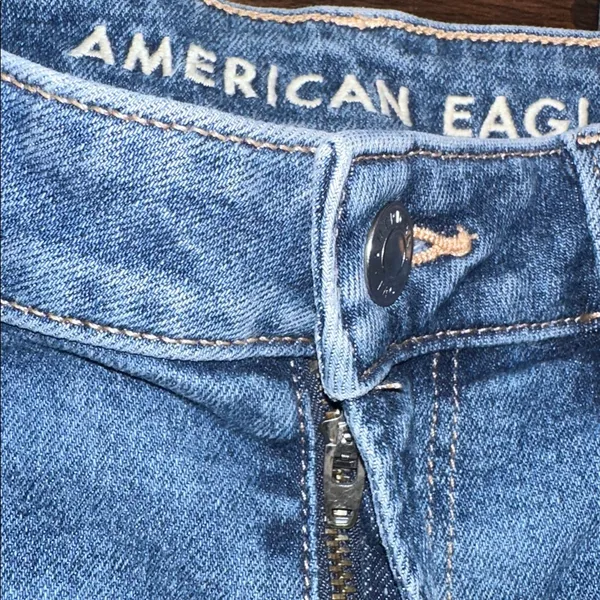 American Eagle Outfitters Classic MOM Jeans size 4 - Image 3