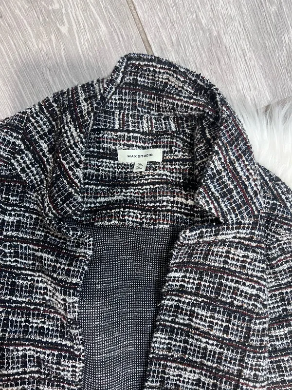 Max Studio Black and White Textured Knit Blazer - Image 4