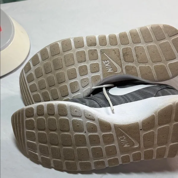 Nike Tennis Shoes women’s size 7‎ - Image 3