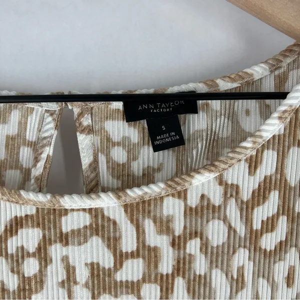 Ann Taylor Factory Leopard Print‎ Micro Pleated Stretchy Sleeveless Top Size S - Image 2