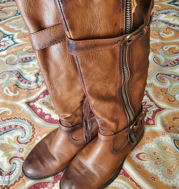 Faux leather boots sz7 - Image 5