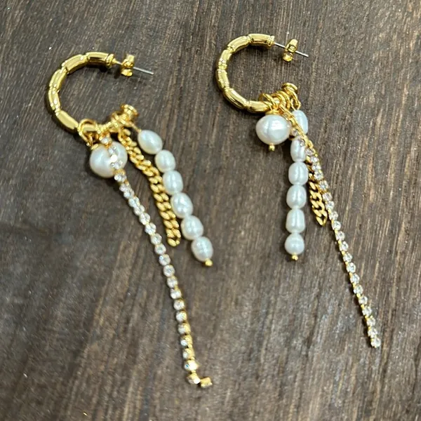 Adornia hoop earrings with drop pearls - Image 3