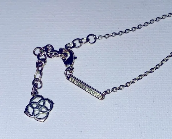 Kendra Scott Elisa Gold pendant necklace with iridescent white stone! - Image 3