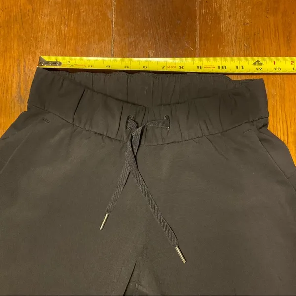 Lululemon Women's Size 2 On the Fly Pant Black - Image 4