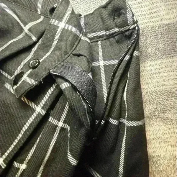 Hot Topic Black & White Plaid Pleated Skirt. Size XS. - Image 6