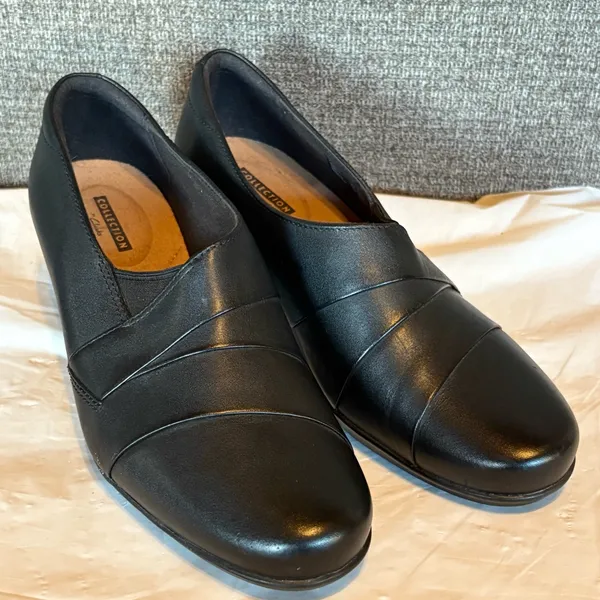Clarks Emslie Warbler Black Leather Pumps Woman’s Sz 8 Office Shooties Comfort‎ - Image 2