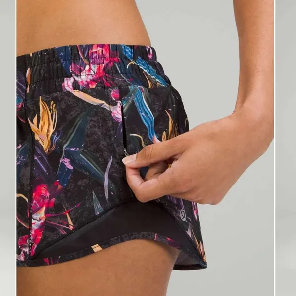 Lululemon Hotty Hot Low-Rise Lined Short 2.5" Veiled Floral - Image 4