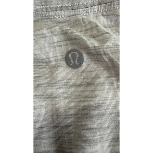 Lululemon Space Dye Heathered Grey Sleeveless Tank Top Side Slits Size 4 flaw - Image 4