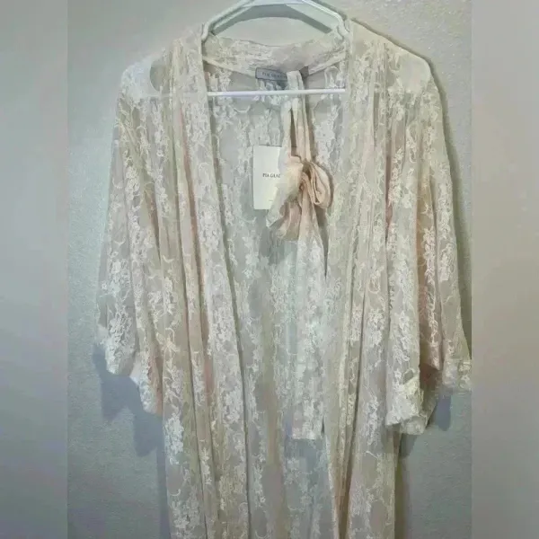 Pia Gladys Perey NWT Women’s Guipure Wedding Sheer Lace Robe Size 4‎ - Image 2