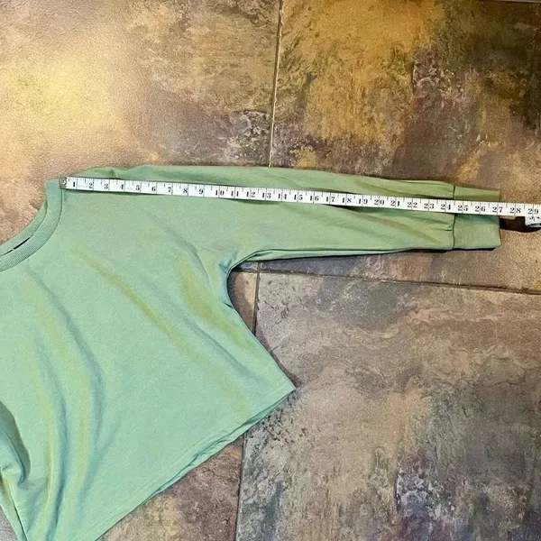 Zesica Women’s Green Cropped Sweatshirt Medium - Image 4
