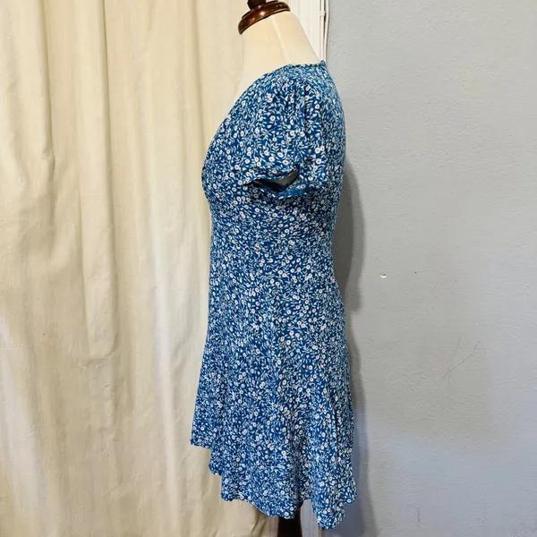 Princess Polly Blue Floral‎ V Neck Mini Dress Short Sleeve Flounce Hem Size 6 - Image 3