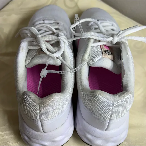 Nike White and Pink revaloution 6 Running Shoes size 5.5 NWT - Image 9