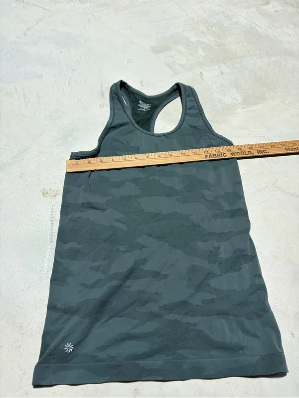 Athleta Racerback Tank Top Dark Green Camo small - Image 5