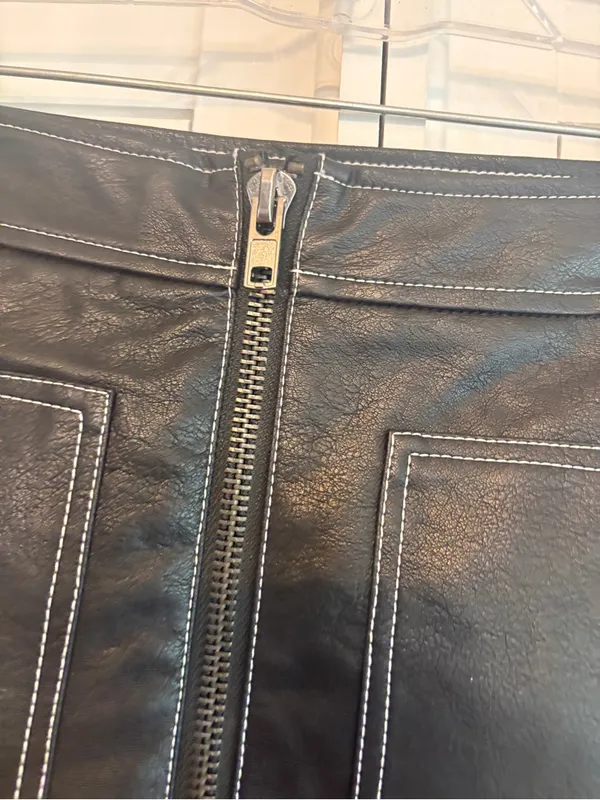 Vestique Black Faux Leather Mini Skirt‎ Size Medium - Image 4