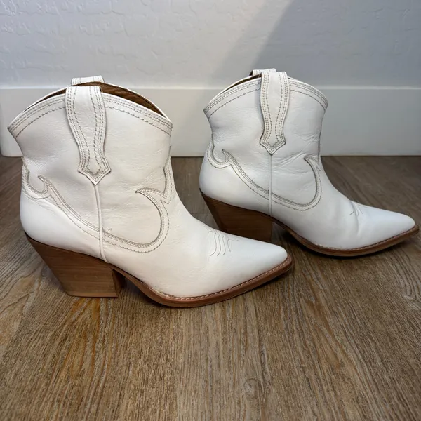 Thursday Boot Co. Sedona Country Star White Leather Western Ankle Boots 9.5 - Image 3
