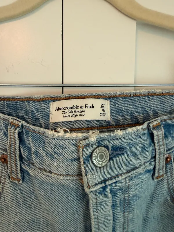Abercrombie 90s Straight High-Rise Jeans - Image 3