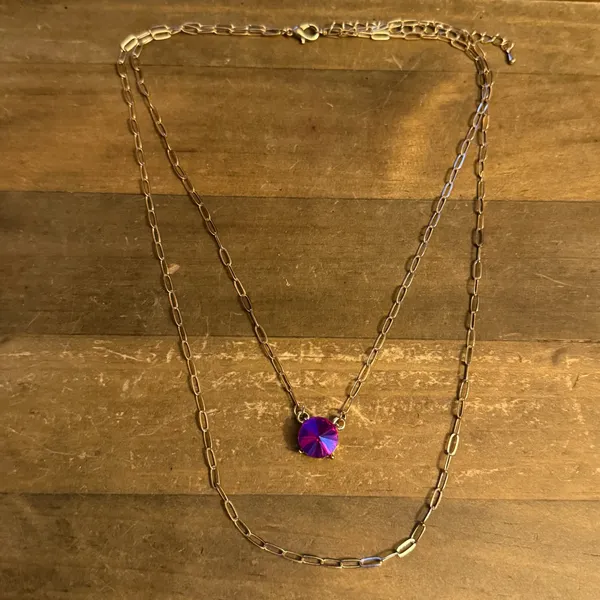 Gold tone layered iridescent hot pink gemstone pendant necklace - Image 3