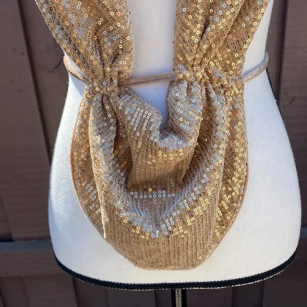 New SHEIN SXY Halter Top Size Medium Velour Sequin Plunge Drop V Holiday NYE - Image 2